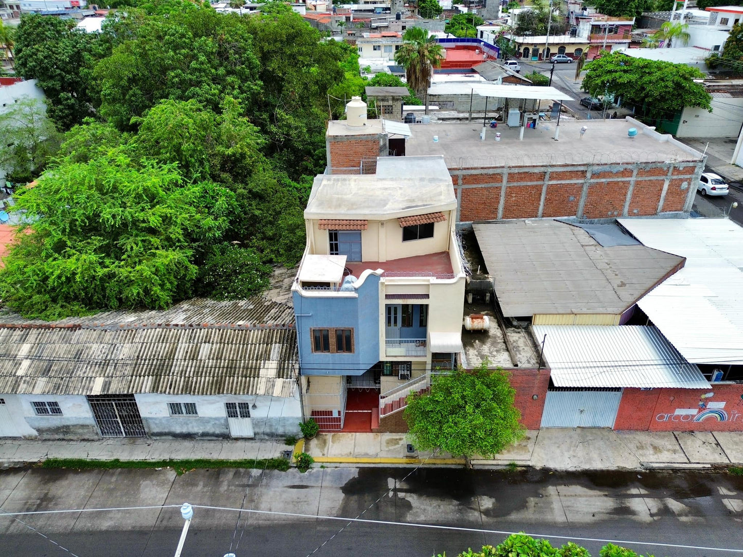 Casa con Oficinas en Tecomán