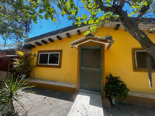 Casa a Media Cuadra del Mar en Cuyutlán